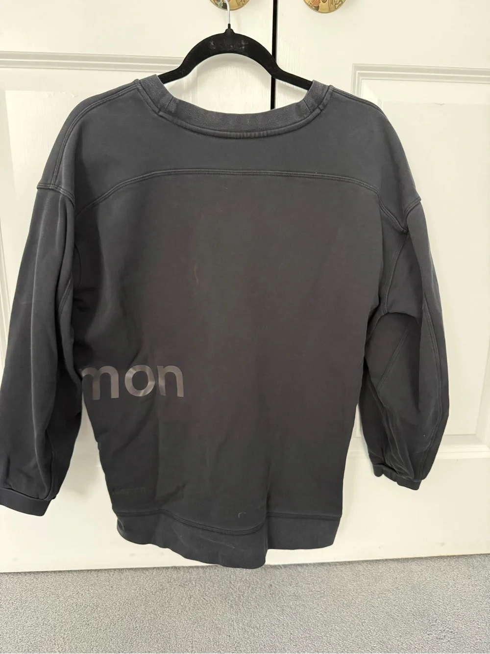 lululemon athletica Women’s black Crewneck Sweatshirt